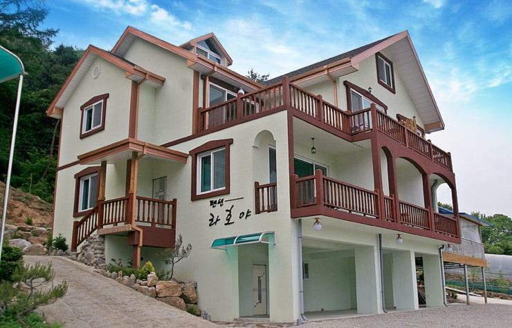 Lahoya Pension ชุนชอน ภายนอก รูปภาพ