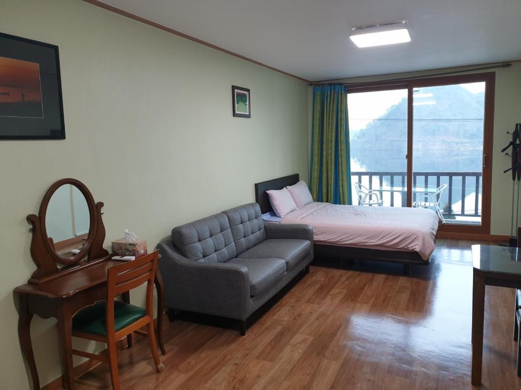 Lahoya Pension ชุนชอน ภายนอก รูปภาพ